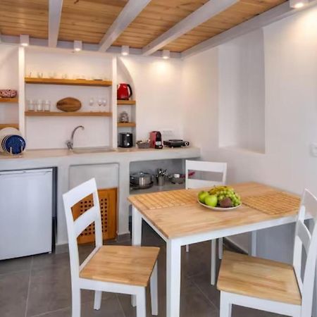 Petit Village Фира Екстериор снимка