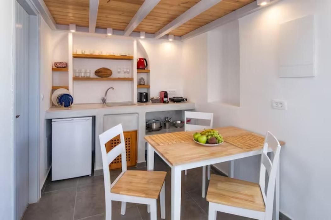Petit Village Фира Екстериор снимка